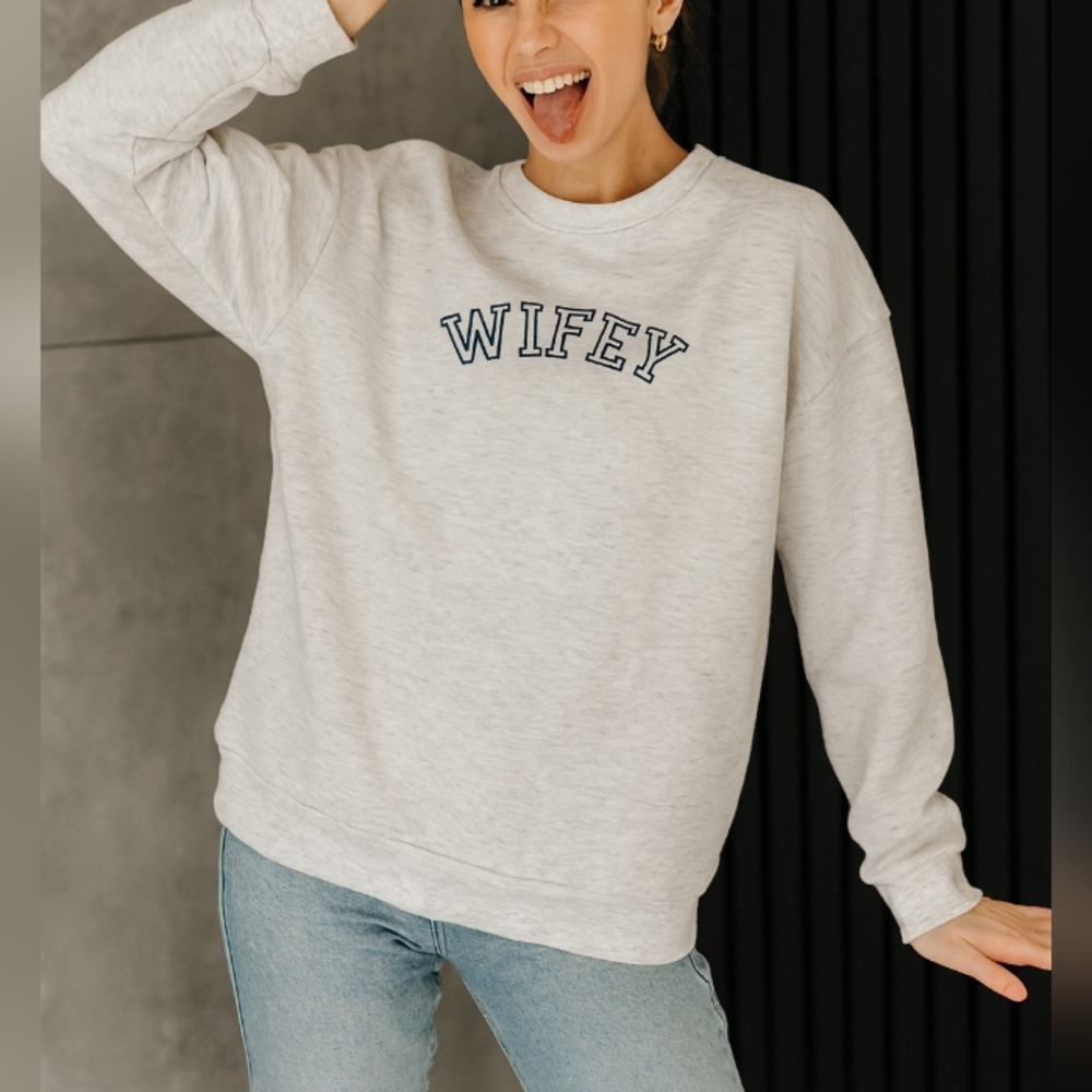 Infinite Wifey Heather Sweatshirt Light Gray Medium